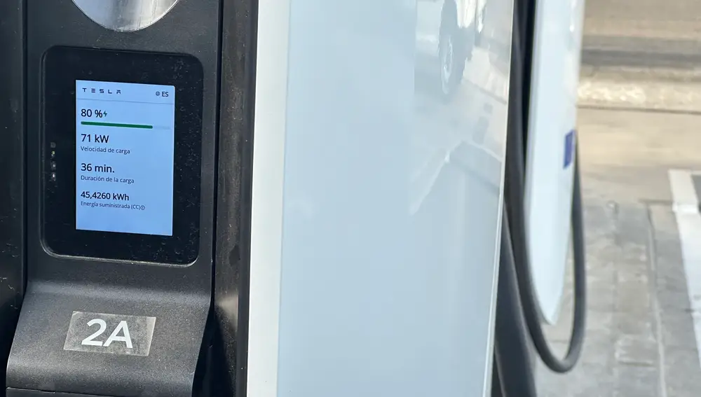 La carga empezó a 100 kW y al llegar al 80% sólo bajó a 70 kW
