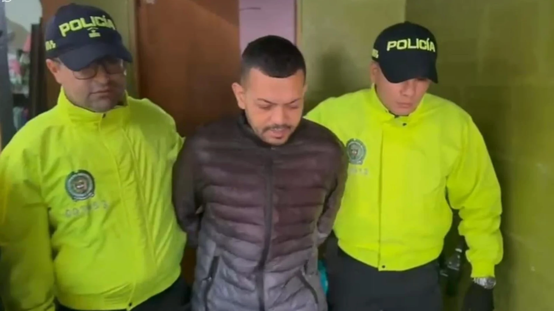 La Policía de Colombia detiene a José Arteaga Hernández, alias 'El Costeño', presunto autor intelectual del atentado contra Miguel Uribe. REMITIDA / HANDOUT por MINISTERIO DE DEFENSA DE COLOMBIA Fotografía remitida a medios de comunicación exclusivamente para ilustrar la noticia a la que hace referencia la imagen, y citando la procedencia de la imagen en la firma 06/07/2025