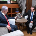 Netanyahu se reúne con el presidente israelí antes de iniciar su viaje a Washington