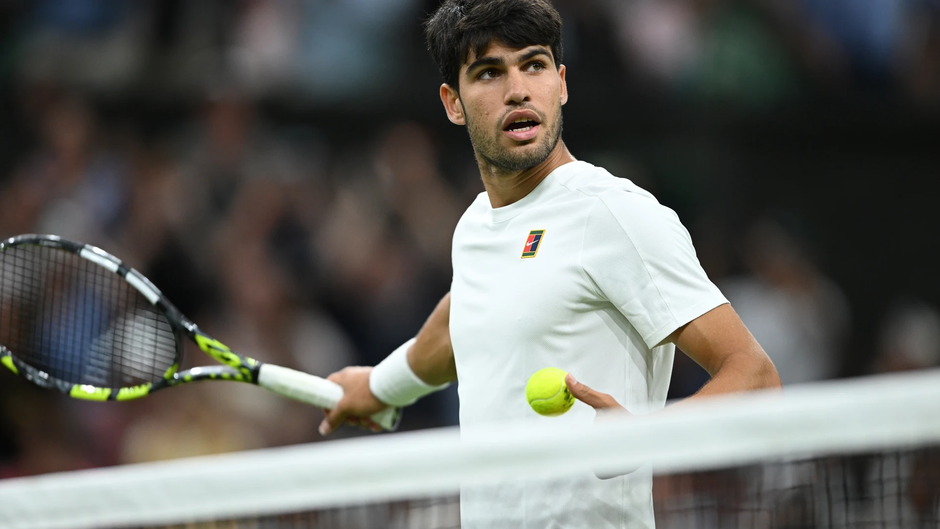 Wimbledon (United Kingdom), 06/07/2025.- Carlos Alcaraz of Spain celebrates after winning the Men's Round of 16 match against Andrey Rublev of Russia at the Wimbledon Championships, Wimbledon, Britain, 06 July 2025. (Tenis, Rusia, España, Reino Unido) EFE/EPA/DANIEL HAMBURY EDITORIAL USE ONLY EDITORIAL USE ONLY