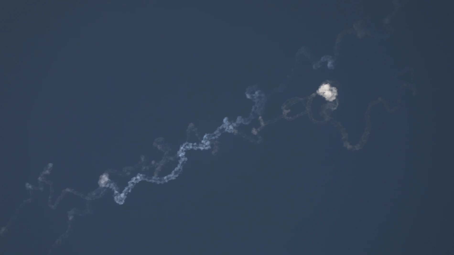 HEBRON, June 11, 2025 -- Missile traces and smoke are seen after Israeli army likely intercepted missiles fired from Yemen, in Hebron, southern West Bank, on June 10, 2025. Europa Press/Contacto/Mamoun Wazwaz 10/06/2025 ONLY FOR USE IN SPAIN