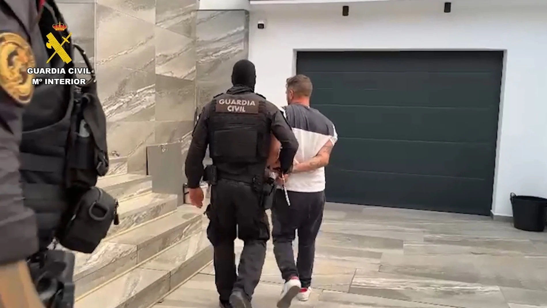 Uno de los detenido por la operación contra el blanqueo de capitales procedentes de la droga en la provincia de Cádiz. REMITIDA / HANDOUT por Guardia Civil Fotografía remitida a medios de comunicación exclusivamente para ilustrar la noticia a la que hace referencia la imagen, y citando la procedencia de la imagen en la firma 07/07/2025