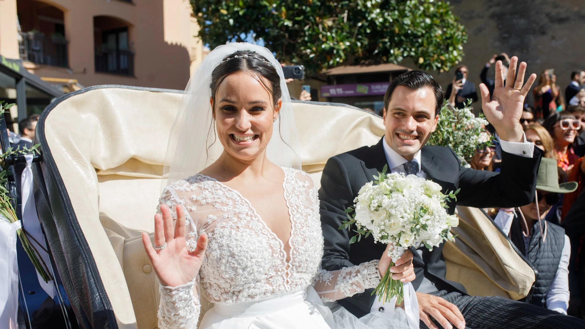Carolina Monje y Álex Lopera el día de su boda