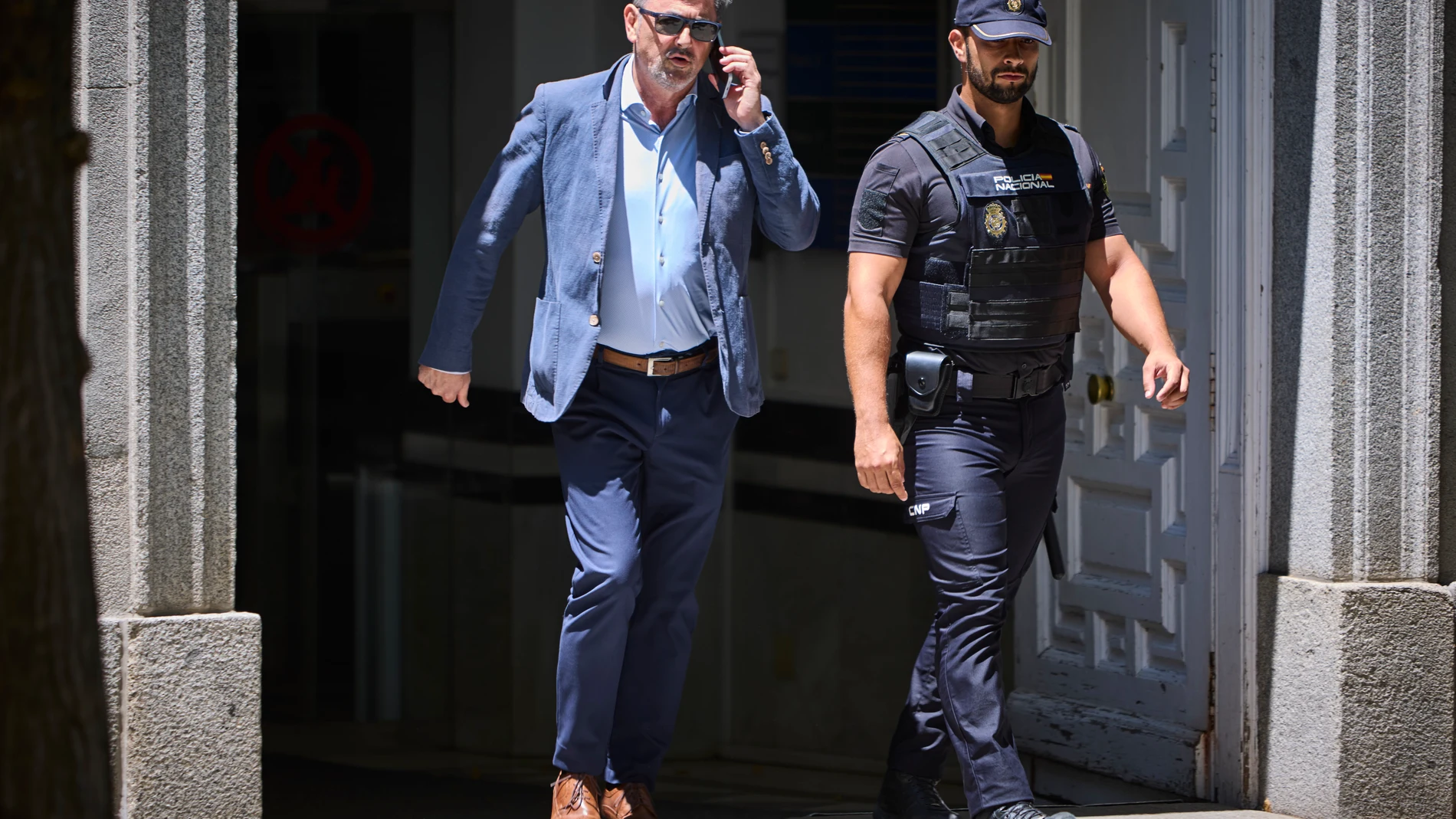 Antxon Alonso presunto socio de Santos Cerdán en la empresa Servinabar a su salida este lunes al Tribunal Supremo en Madrid donde declara ante el juez del caso Koldo por el presunto pago de mordidas a cambio de adjudicaciones. © Alberto R. Roldán / Diario La Razón. 07 07 2025