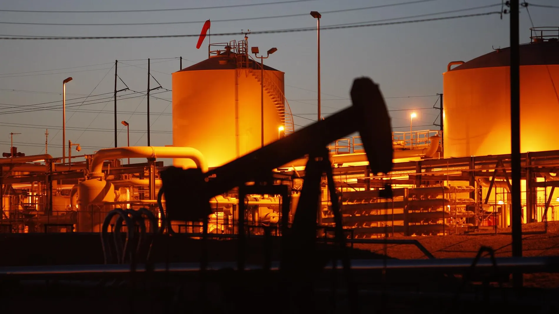 Economía.- El petróleo cotiza a la baja tras la última decisión de la OPEP+
