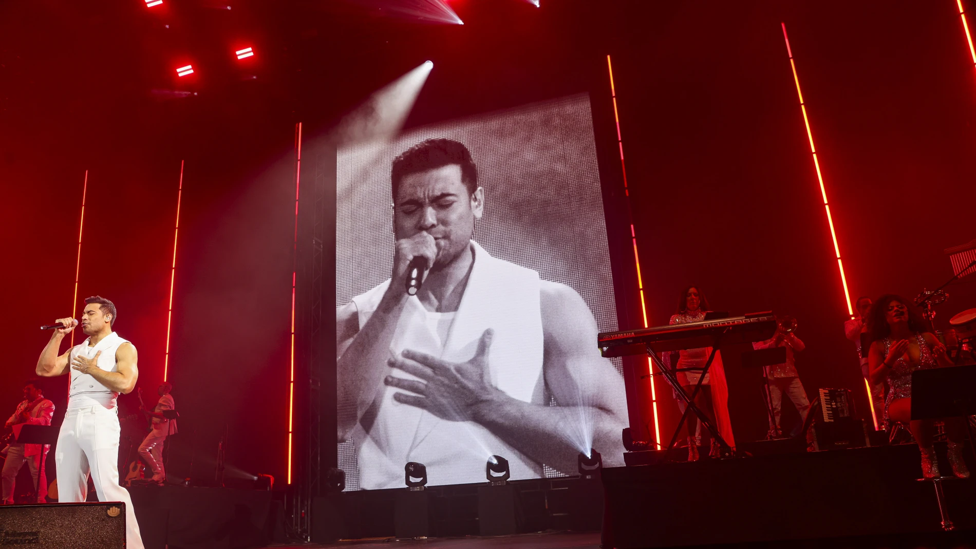 Carlos Rivera durante su concierto en el Movistar Arena