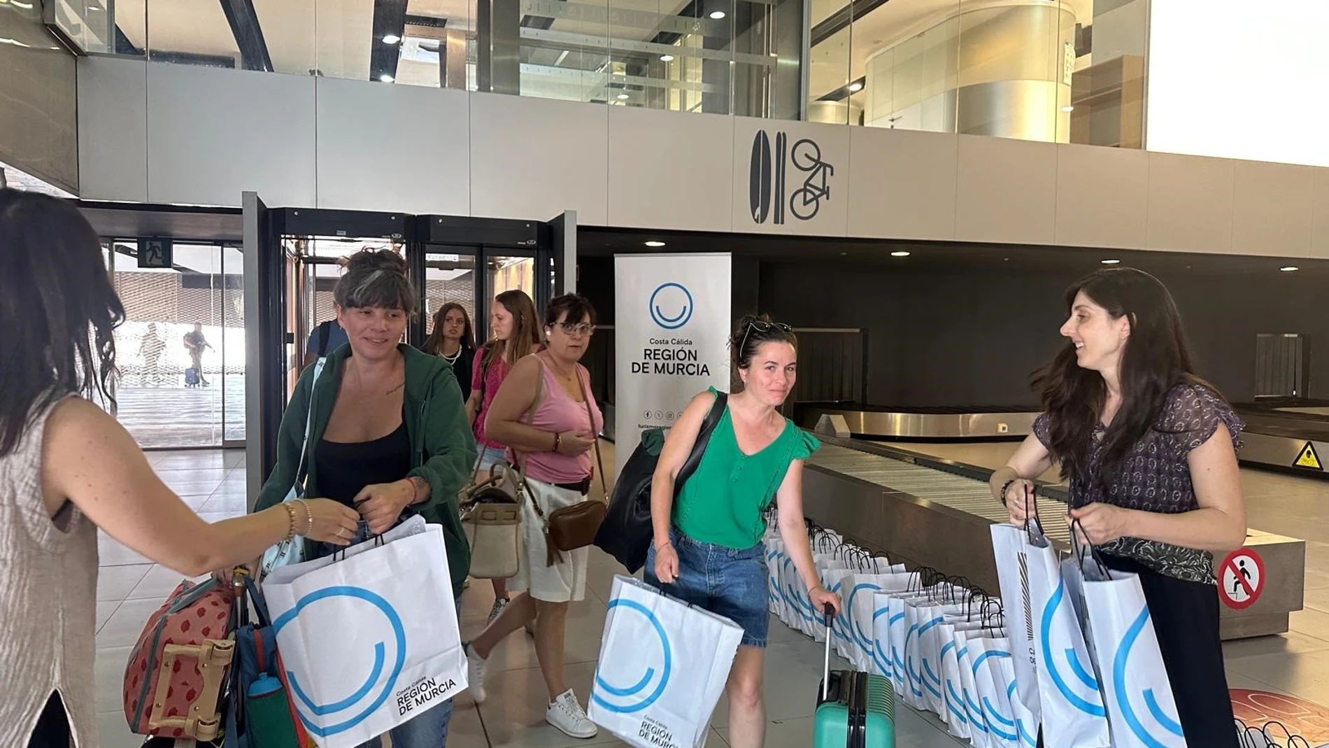 Primeros turistas llegados desde Marsella Carme Ripollés / Europa Press 07/07/2025