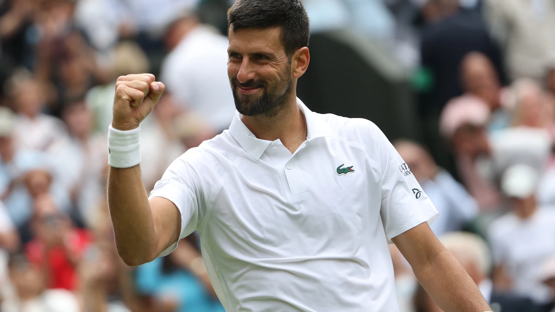 Wimbledon (United Kingdom), 07/07/2025.- Novak Djokovic of Serbia celebrates after winning the Men's Singles Fourth Round match against Alex de Minaur of Australia at the Wimbledon Championships, Wimbledon, Britain, 07 July 2025. (Tenis, Reino Unido) EFE/EPA/NEIL HALL EDITORIAL USE ONLY