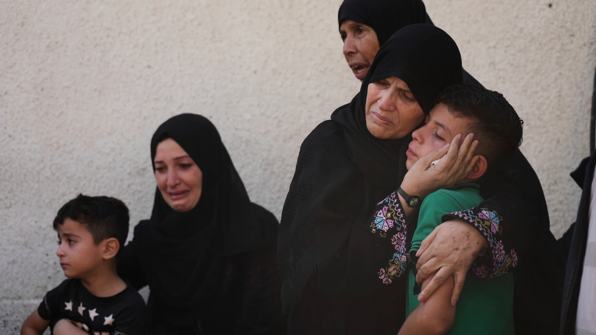 Mourners gather at Shifa Hospital in Gaza City for the funeral of relatives killed in an Israeli airstrike, Monday, July 7, 2025. (AP Photo/Jehad Alshrafi)