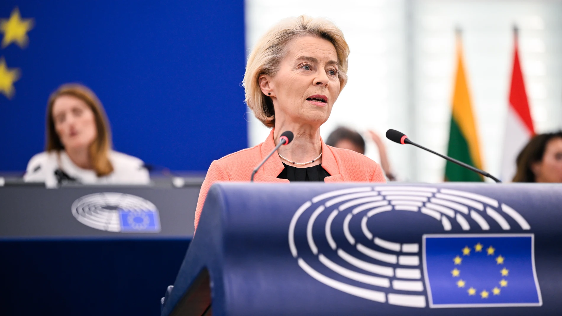 La presidenta de la Comisión Europea, Ursula von der Leyen, en su intervención durante le debate sobre la moción de censura a la que se someterá el próximo jueves en el pleno del Parlamento Europeo en Estrasburgo (Francia). REMITIDA / HANDOUT por LAURIE DIEFFEMBACQ / PARLAMENTO EUROPEO Fotografía remitida a medios de comunicación exclusivamente para ilustrar la noticia a la que hace referencia la imagen, y citando la procedencia de la imagen en la firma 07/07/2025