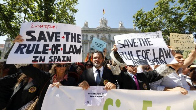 Concentración en el Tribunal Supremo en defensa del poder judicial y la independencia del mismo.