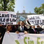 Concentración en el Tribunal Supremo en defensa del poder judicial y la independencia del mismo.