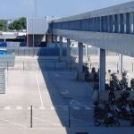 Pasarela entre la estación y la Terminal 2 del Aeropuerto de Barcelona