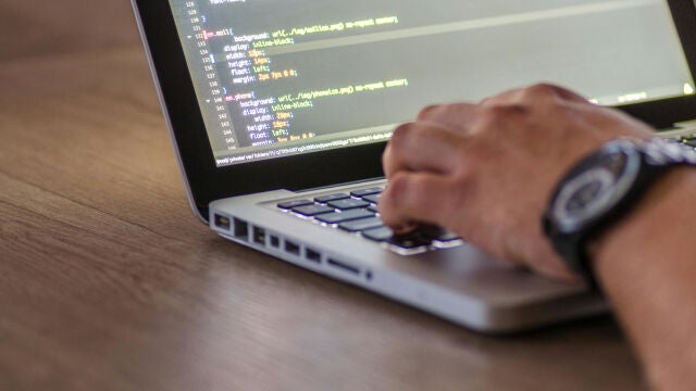 Compaginar cuatro puestos a tiempo completo no está al alcance ni de los mejores programadores