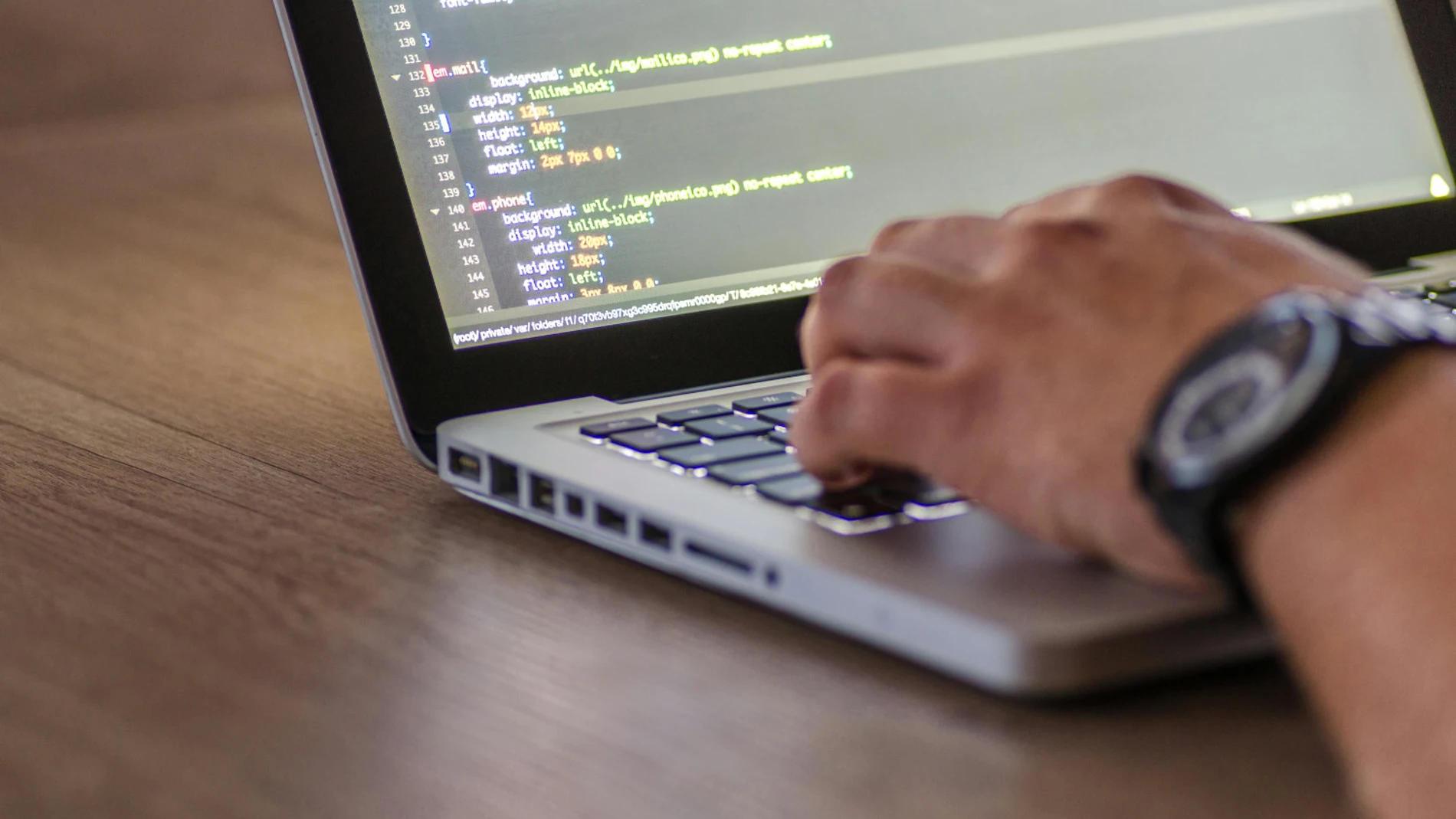 Compaginar cuatro puestos a tiempo completo no está al alcance ni de los mejores programadores