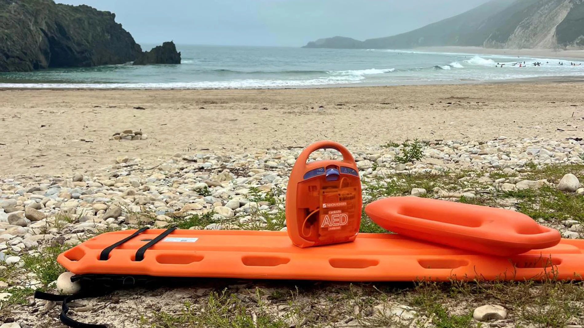 Estas son las treinta playas asturianas con desfibrilador y socorrista formados en reanimación