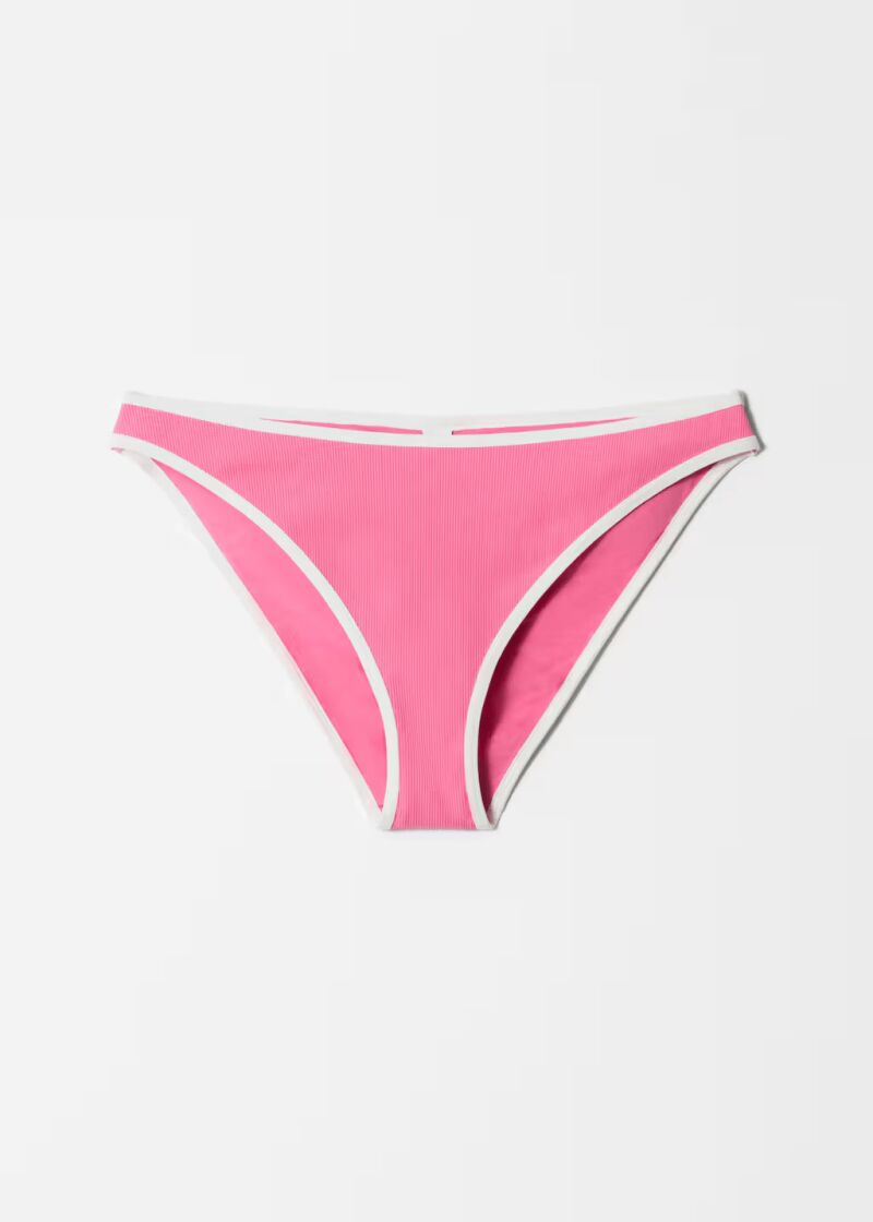 Braguita de bikini con ribete en contraste.