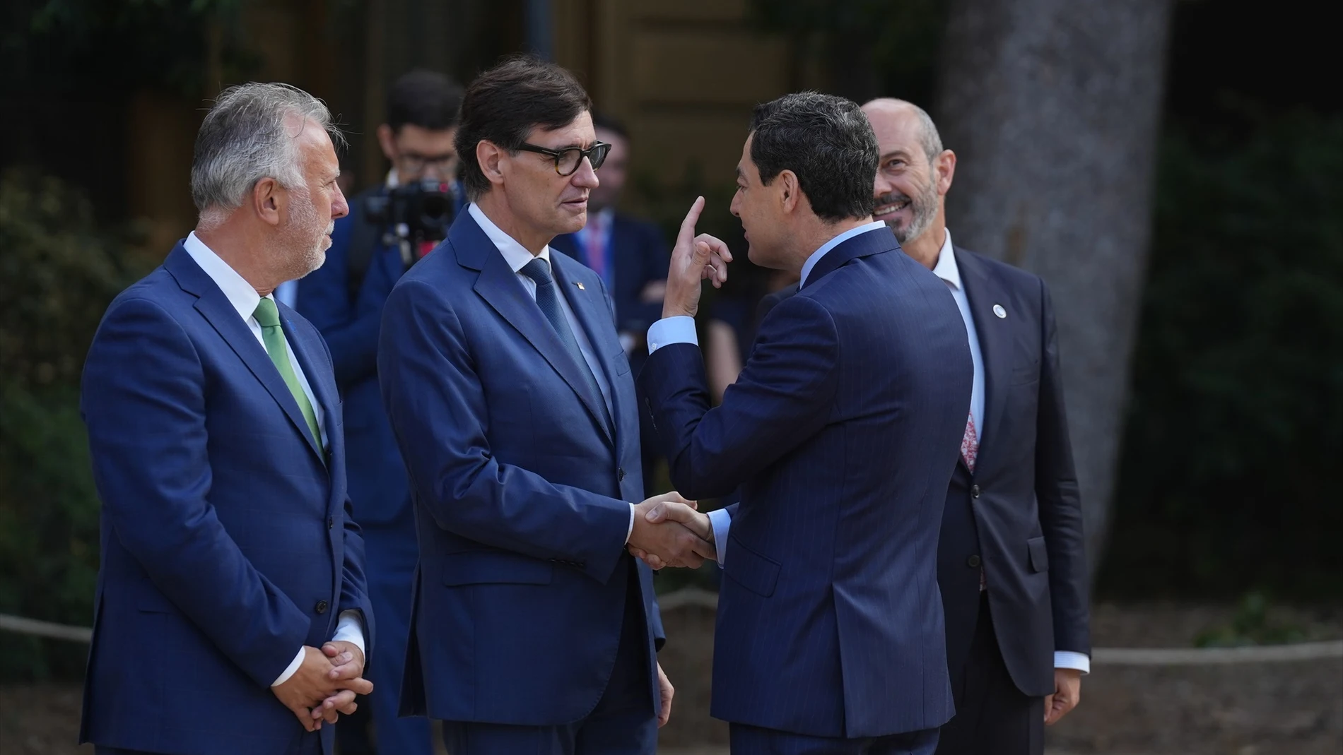 Salvador Illa y Juanma Moreno, en la última Conferencia de Presidentes Autonómicos