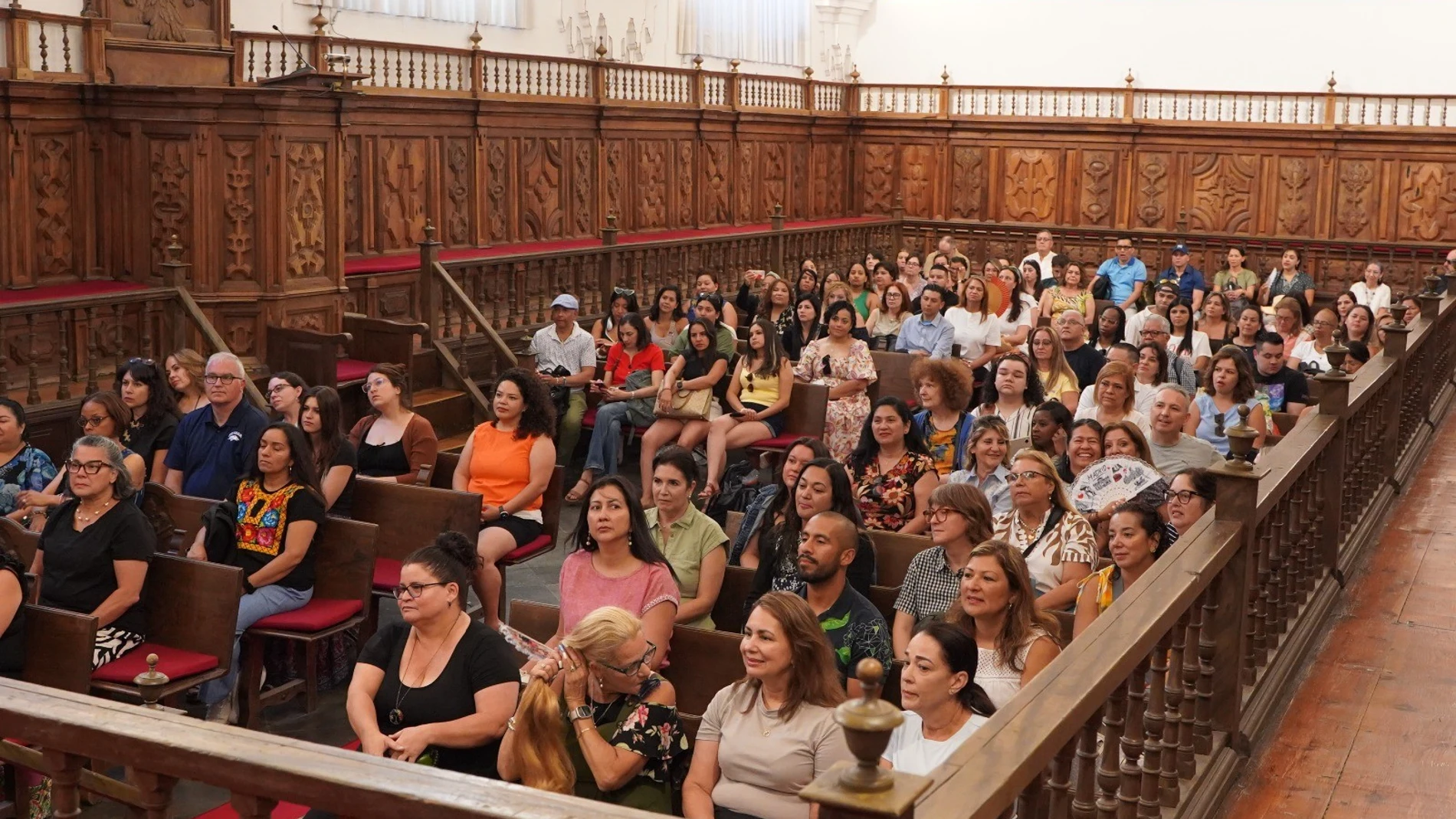 Recibimiento de los rofesores de los másteres de Lengua y Cultura Españolas y Literatura Hispanoamericana en la UPSA