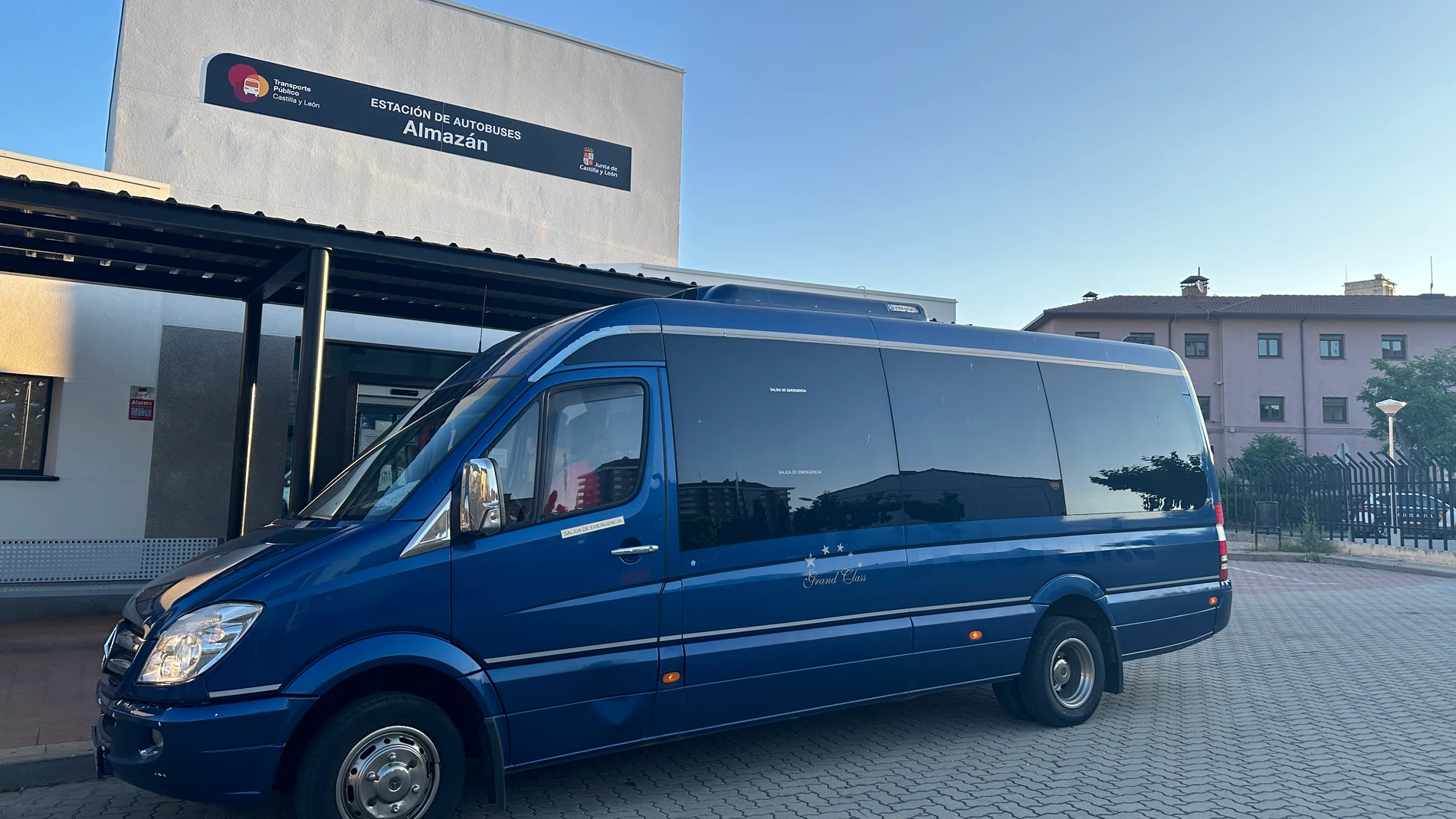 Autobus entre Arcos del Jalón y Almazán