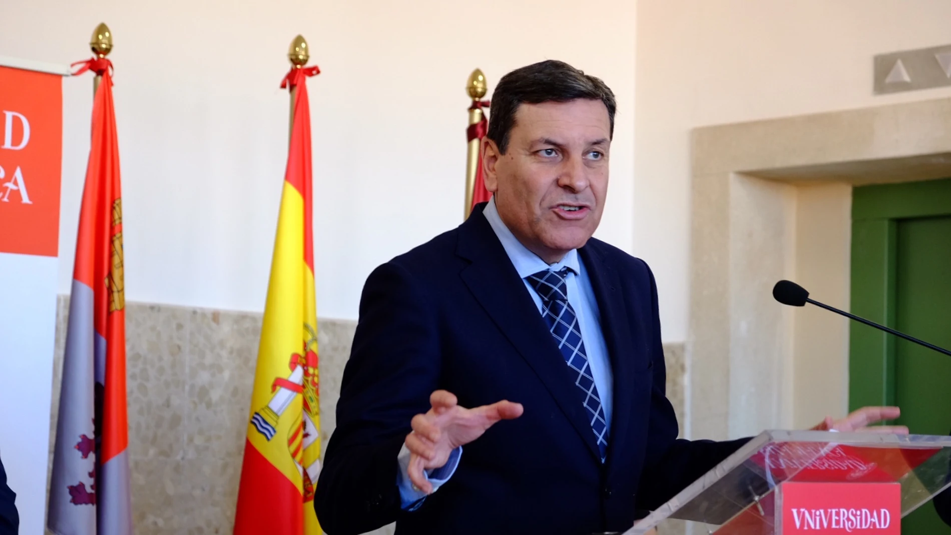 El consejero de Economía y Hacienda, Carlos Fernández Carriedo, en una visita a Salamanca