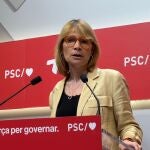 La viceprimera secretaria y portavoz del PSC, Lluïsa Moret, en una rueda de prensa este lunes