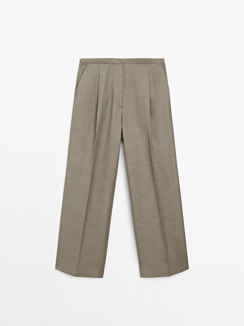 Pantalón pinzas cinturilla fina.
