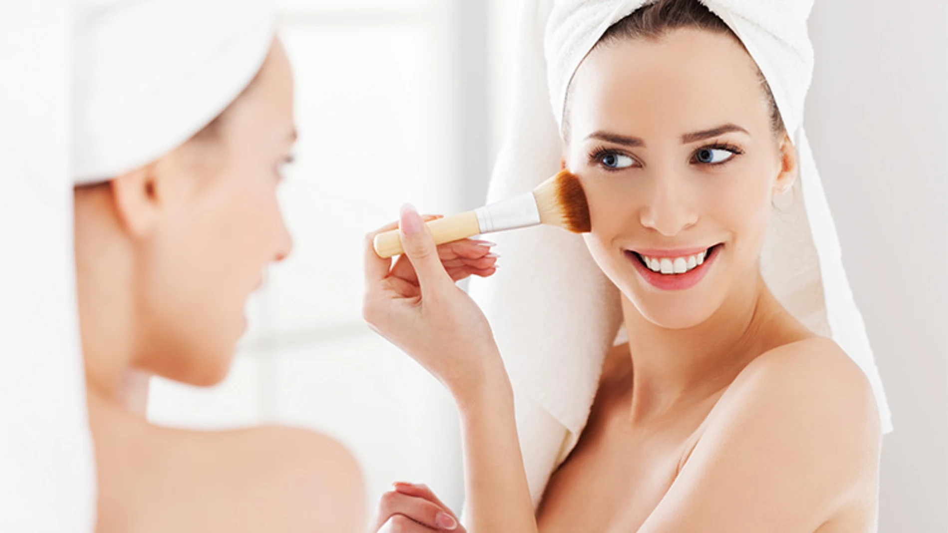 Cuidado facial de la piel con maquillaje