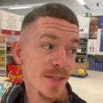  Caven O’Grady en su visita al supermercado español