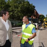 El concejal de Movilidad y Tráfico, Alberto Gutiérrez Alberca visita el entorno escolar peatonal del colegio Tierno Galván de Valladolid