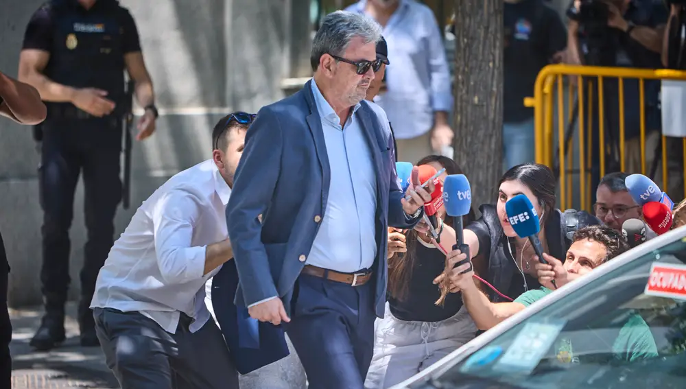 Antxon Alonso presunto socio de Santos Cerdán en la empresa Servinabar a su salida este lunes al Tribunal Supr