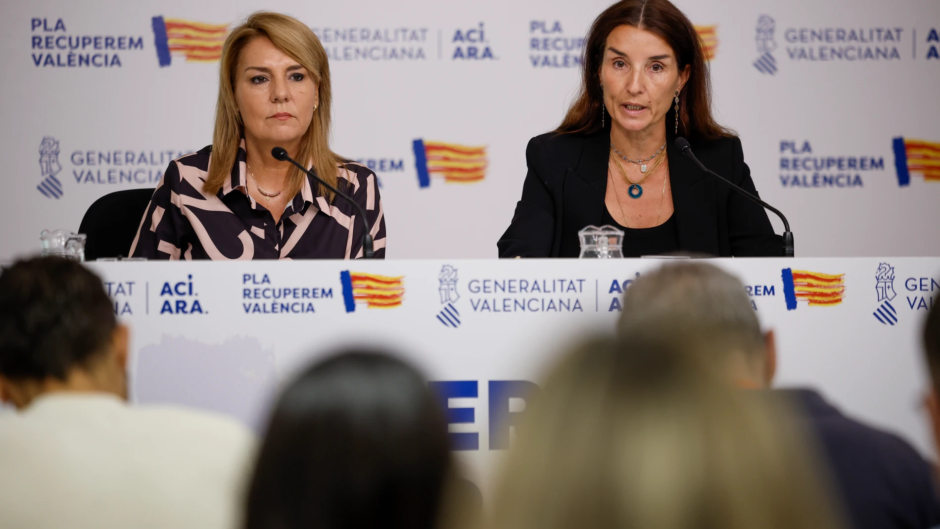 GRAFCVA8524. VALÈNCIA, 08/07/2025.- La vicepresidenta y portavoz del Consell, Susana Camarero, y la consellera de Hacienda y Economía, Ruth Merino (d), durante la rueda de prensa ofrecida este martes para informar de los asuntos tratados en los plenos ordinario y extraordinario del Consell. EFE/Biel Aliño