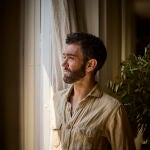 Entrevista de verano con el diseñador de moda Pablo Erroz. © Alberto R. Roldán / Diario La Razón.