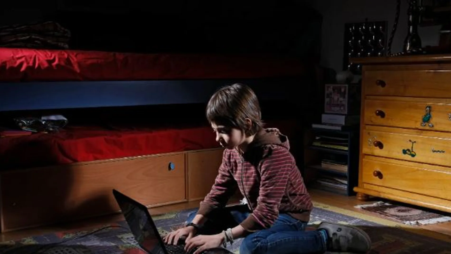 En 2023 se registraron en España 4.896 denuncias por delitos cibernéticos contra niños, niñas y adolescentes