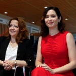 La presidenta de la Comunidad de Madrid, Isabel Díaz Ayuso, junto a la consejera de Sanidad, Fátima Matute