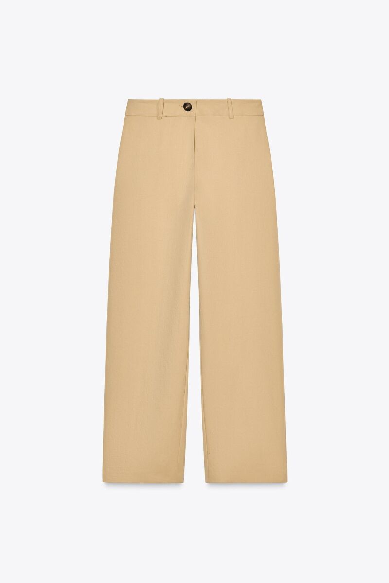Pantalón recto.