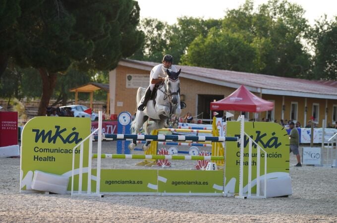 Luis Fernández Rey, en pleno salto