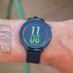 El nuevo OnePlus Watch 3 de 43 mm en su acabado 'Black Steel'