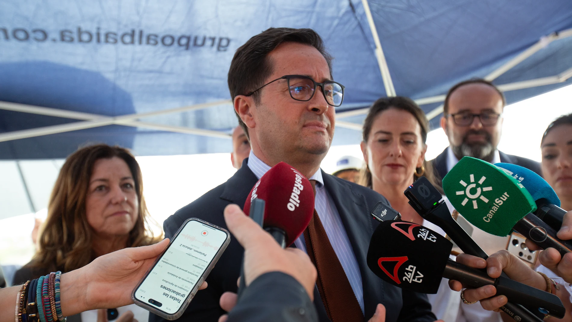 El alcalde de El Ejido, atendiendo a los medios