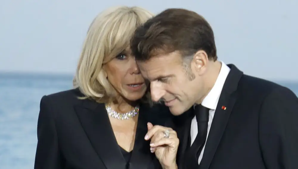 Emmanuel Macron junto a su mujer, Brigitte Macron