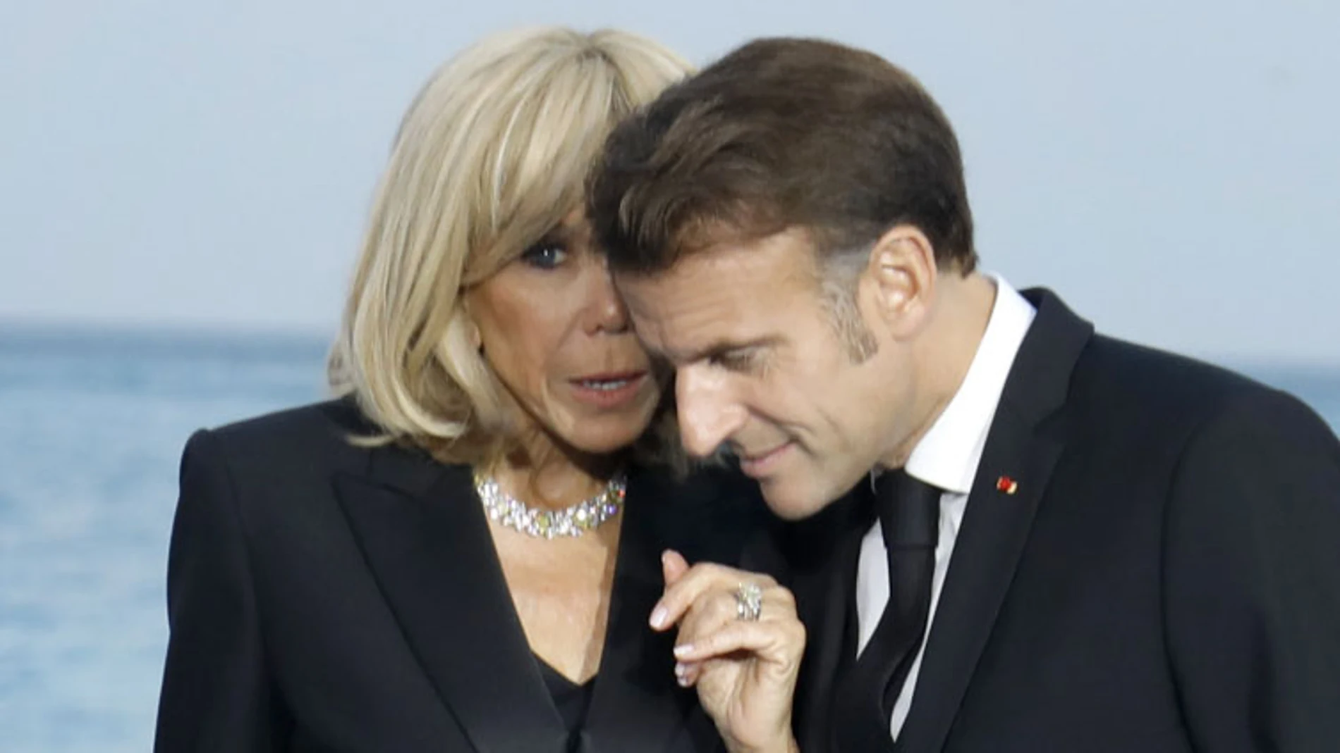 Emmanuel Macron junto a su mujer, Brigitte Macron