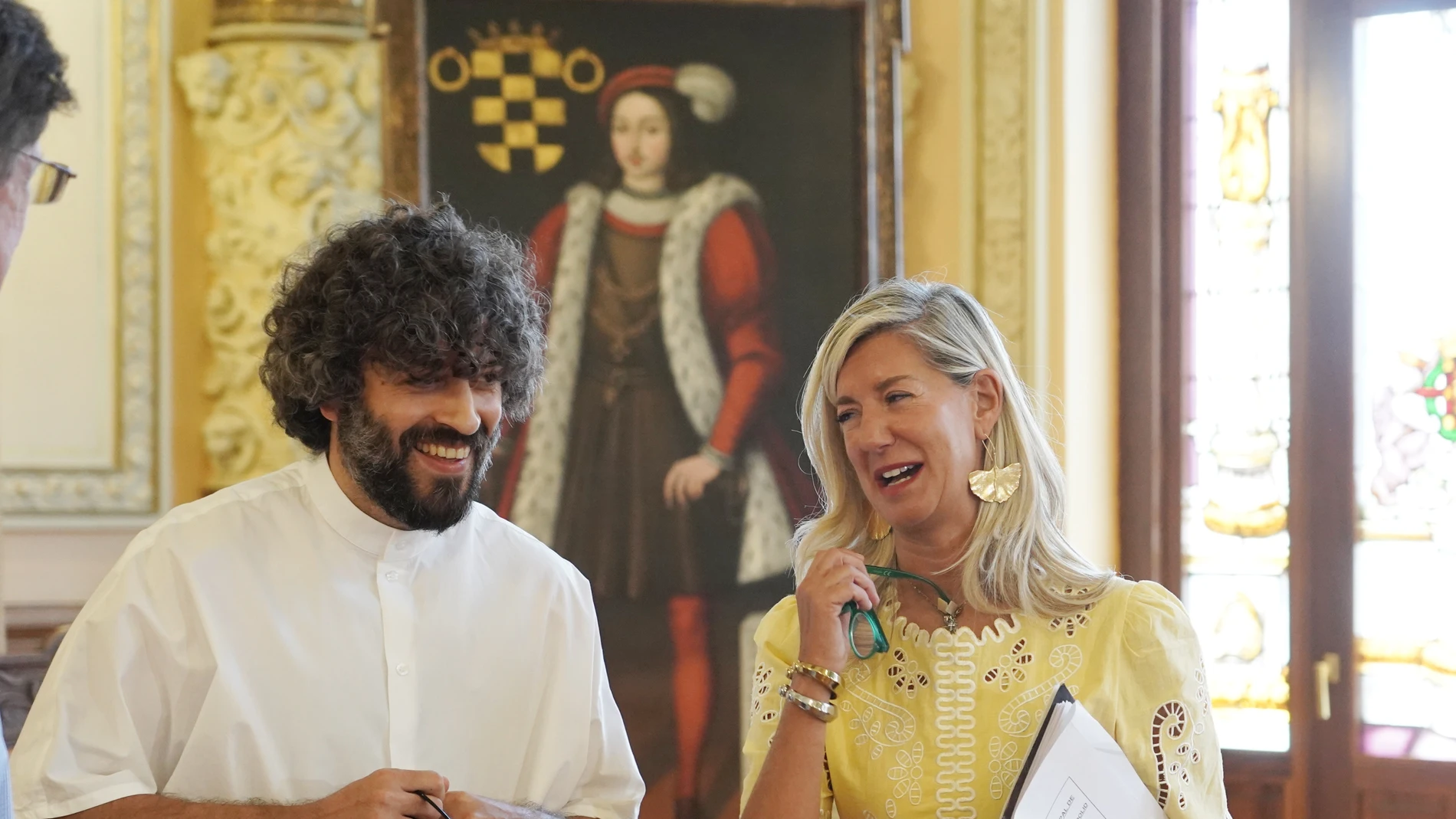 La concejal de Educación y Cultura, Irene Carvajal junto a José María Esbec