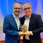Marco Morala junto al humorista Leo Harlem