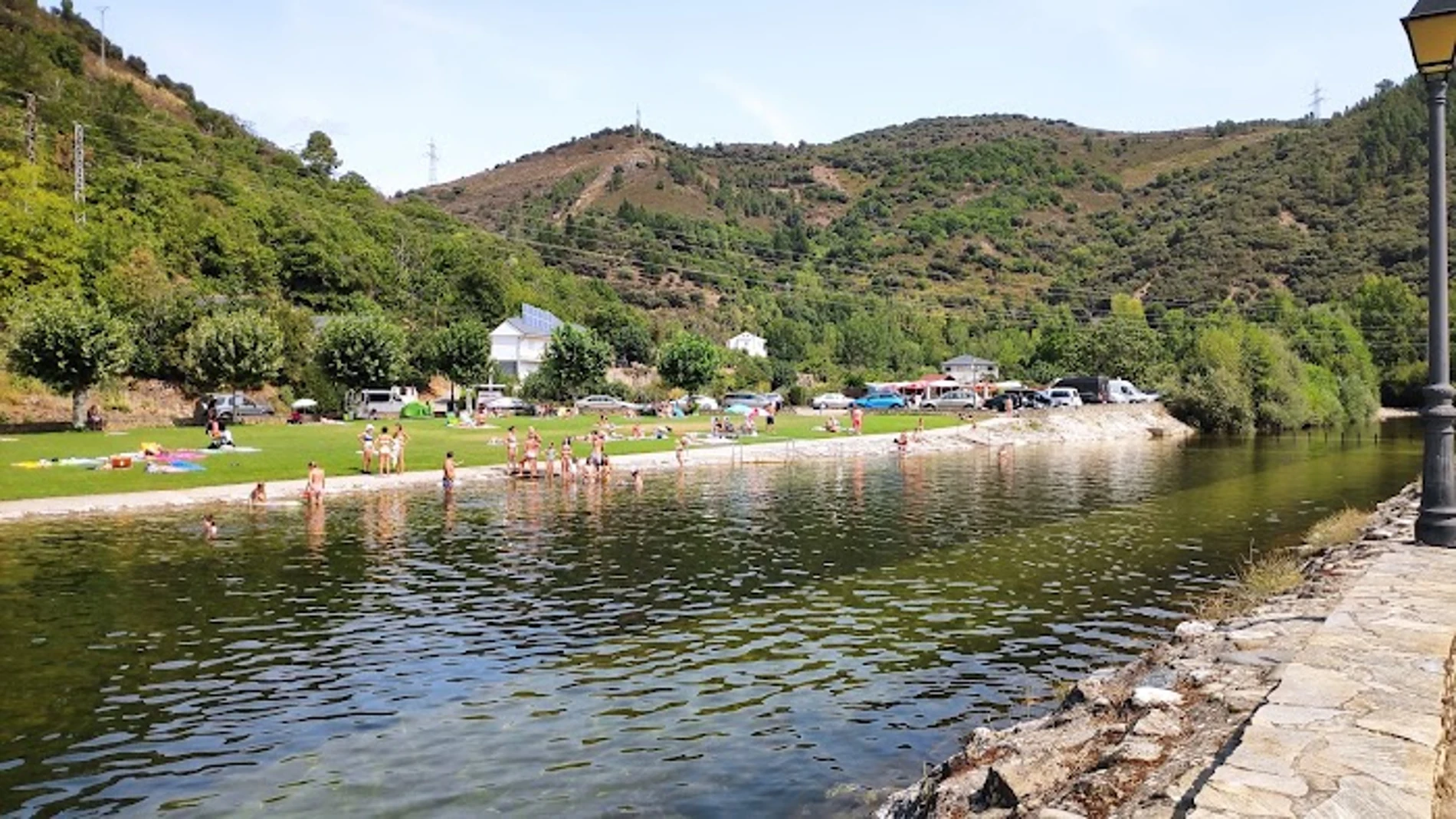 Esta es playa con dos chiringuitos en la provincia de León para escapar de las olas de calor