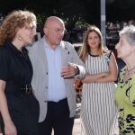 María Pardo y Jesús Julio Carnero durante la visita a Los Vadillos donde se van a construir las viviendas