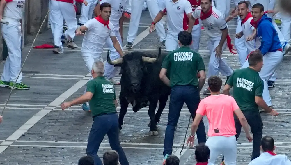 Los peligrosos Cebada Gago protagonizan el segundo encierro de los Sanfermines