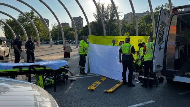 MADRID.-Sucesos.- Muere un motorista de 24 años en Fuencarral tras chocar con un turismo y golpearse con un bolardo