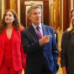 Feijóo, este martes en el Congreso con Ester Muñoz y Alicia García.