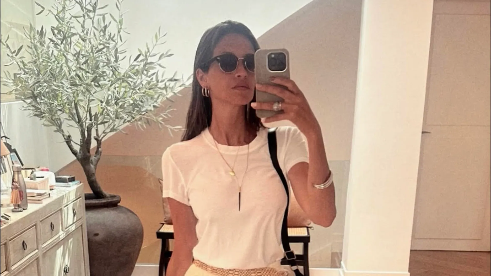 Sara Carbonero con falda de Zara.