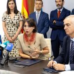 La gasolineras del rural gallego ofrecerán la retirada de efectivo gracias a un convenio entre Xunta, ABANCA y FEGAES